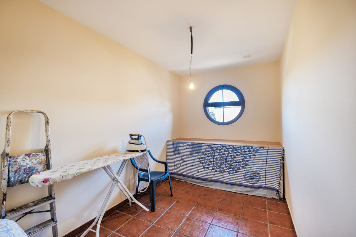 Se vende Villa - Chalet de 6 dormitorios en Costa Del Sol, Málaga, España