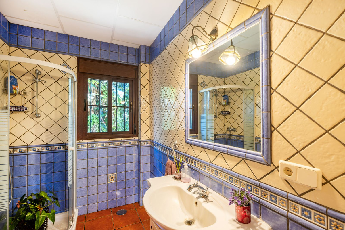 Se vende Villa - Chalet de 6 dormitorios en Costa Del Sol, Málaga, España
