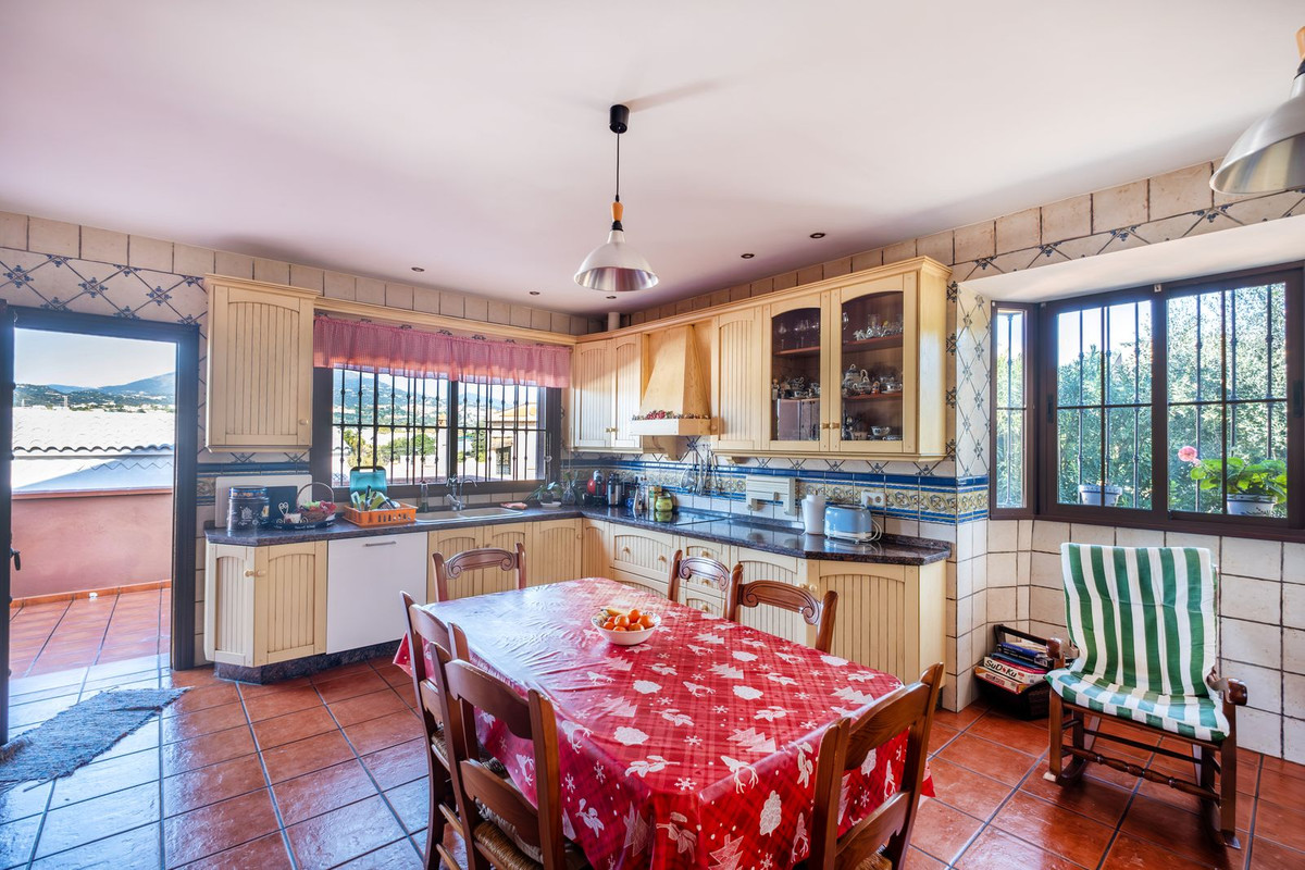 Se vende Villa - Chalet de 6 dormitorios en Costa Del Sol, Málaga, España
