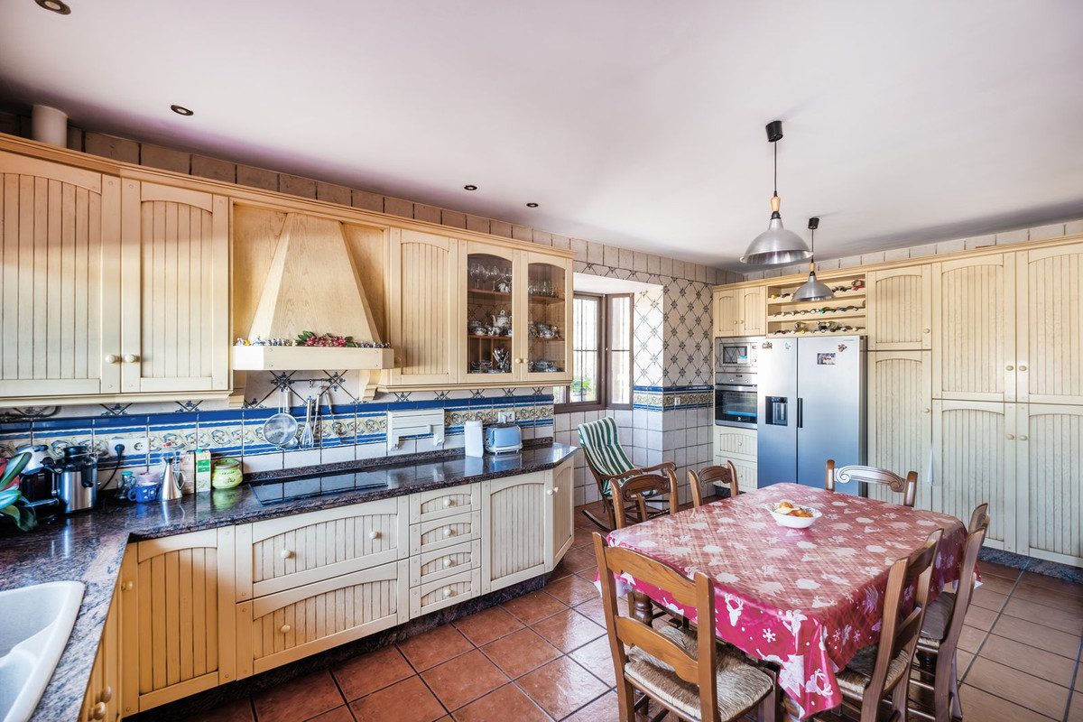 Se vende Villa - Chalet de 6 dormitorios en Costa Del Sol, Málaga, España