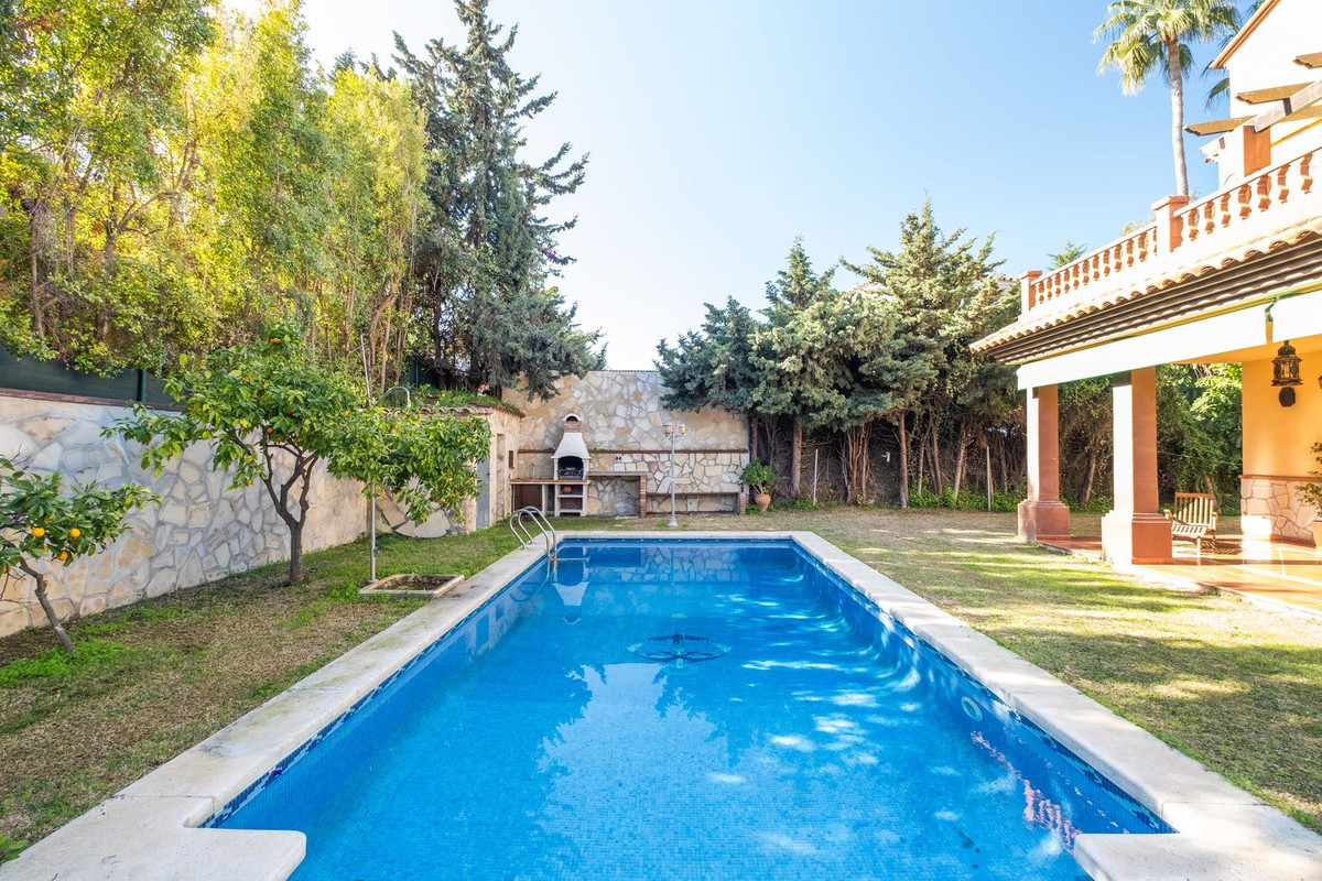Se vende Villa - Chalet de 6 dormitorios en Costa Del Sol, Málaga, España