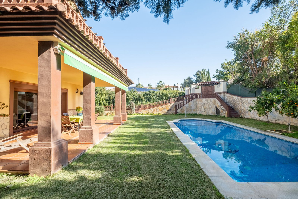 Se vende Villa - Chalet de 6 dormitorios en Costa Del Sol, Málaga, España