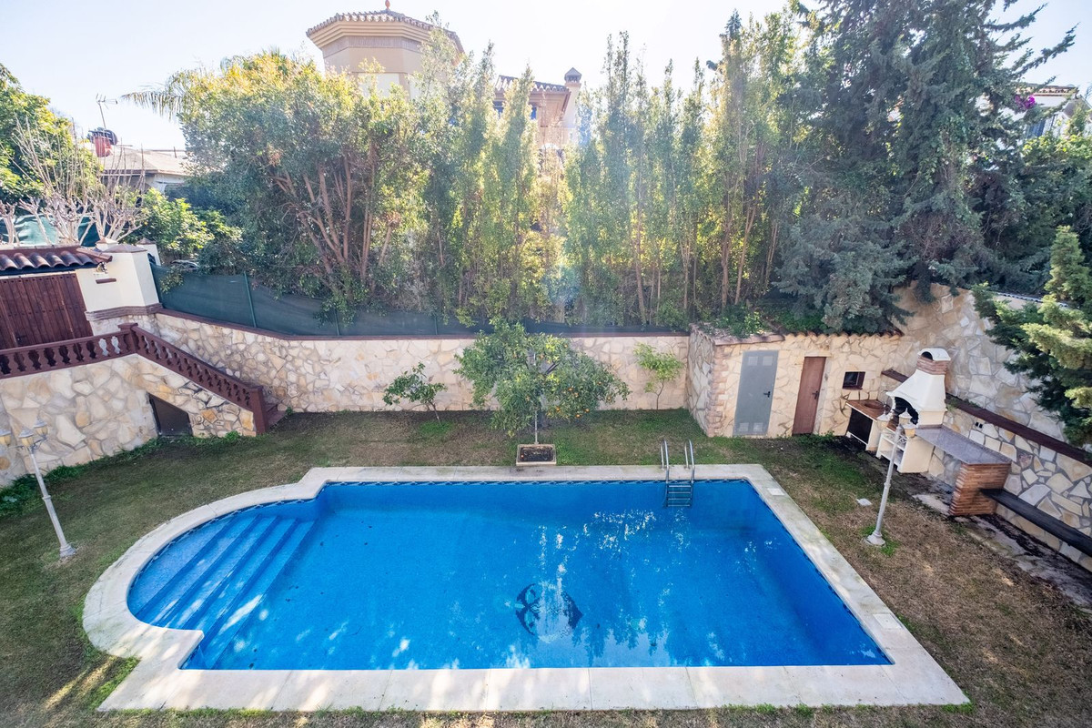 Se vende Villa - Chalet de 6 dormitorios en Costa Del Sol, Málaga, España