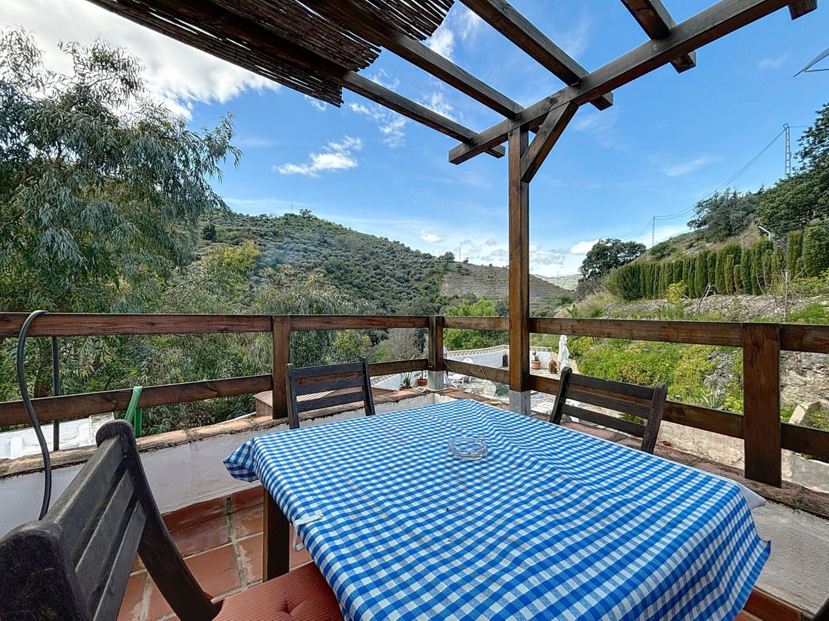 6 Bed Townhouse for sale in Comares Costa Del Sol East, Málaga, Spain