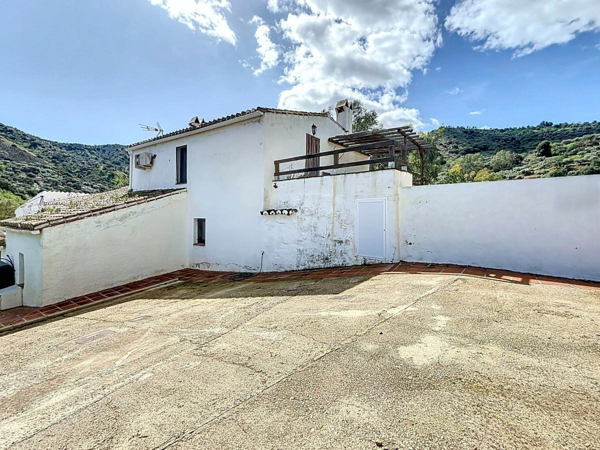6 Bed Townhouse for sale in Comares Costa Del Sol East, Málaga, Spain