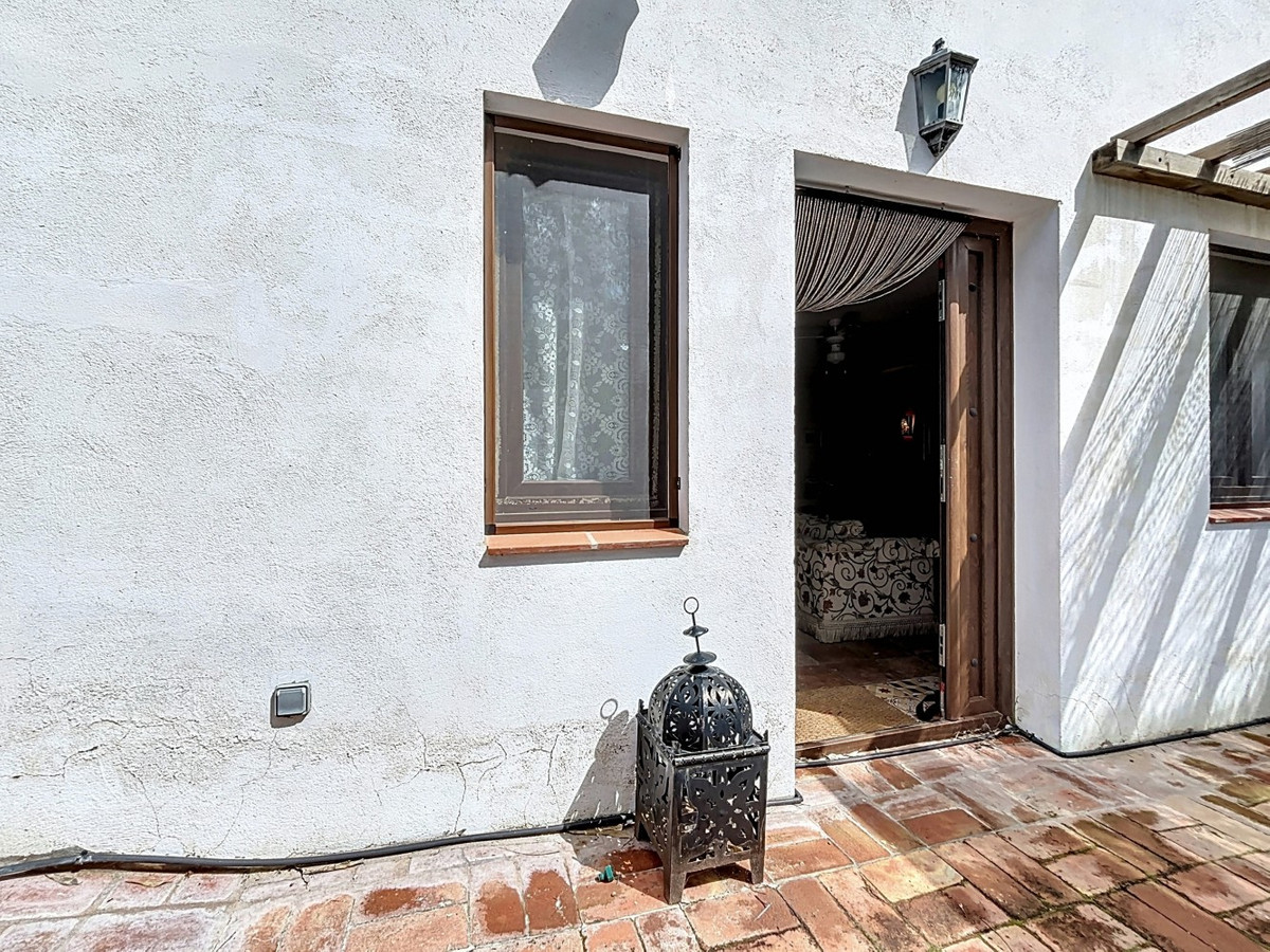 6 Bed Townhouse for sale in Comares Costa Del Sol East, Málaga, Spain