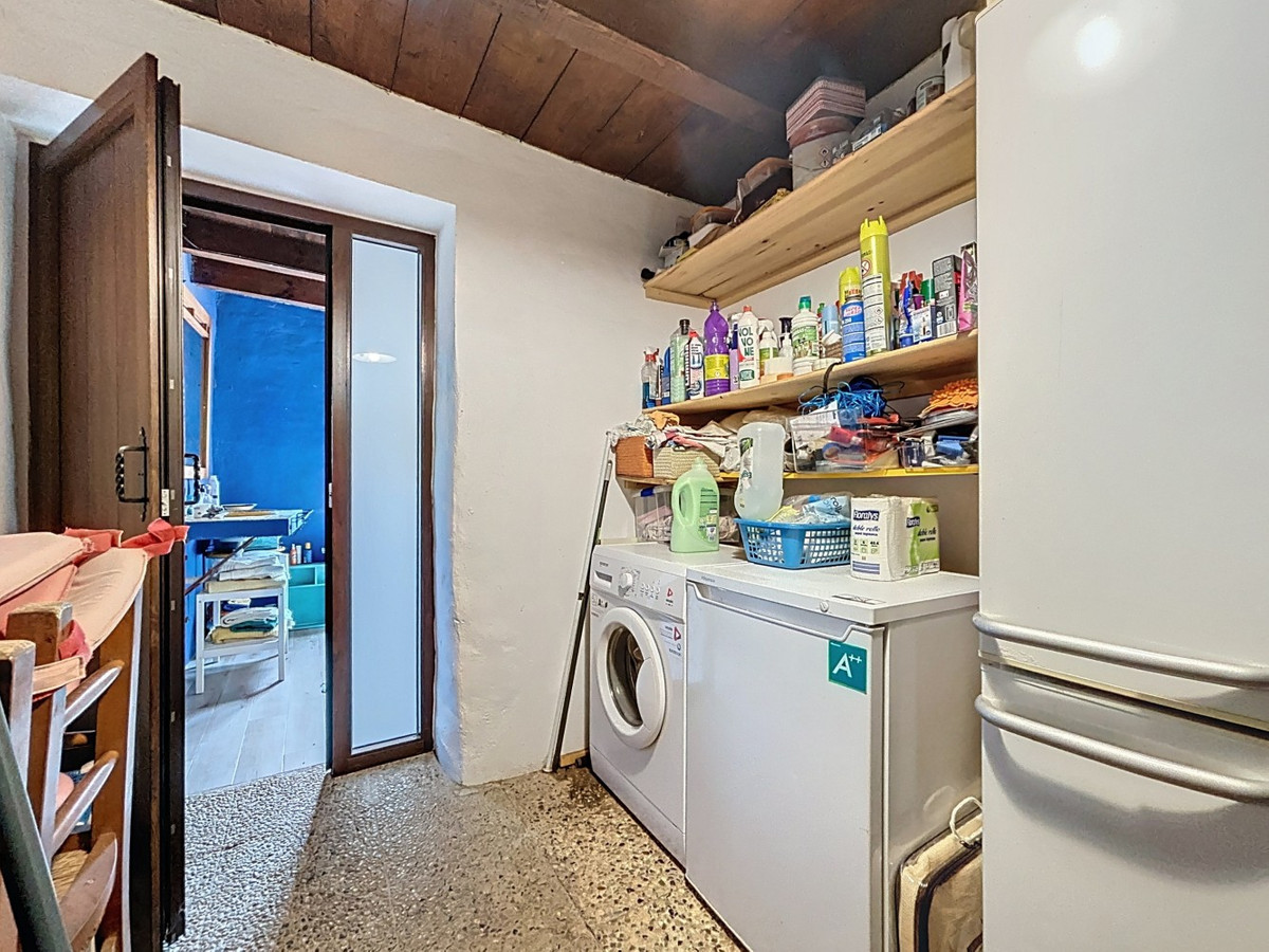 6 Bed Townhouse for sale in Comares Costa Del Sol East, Málaga, Spain