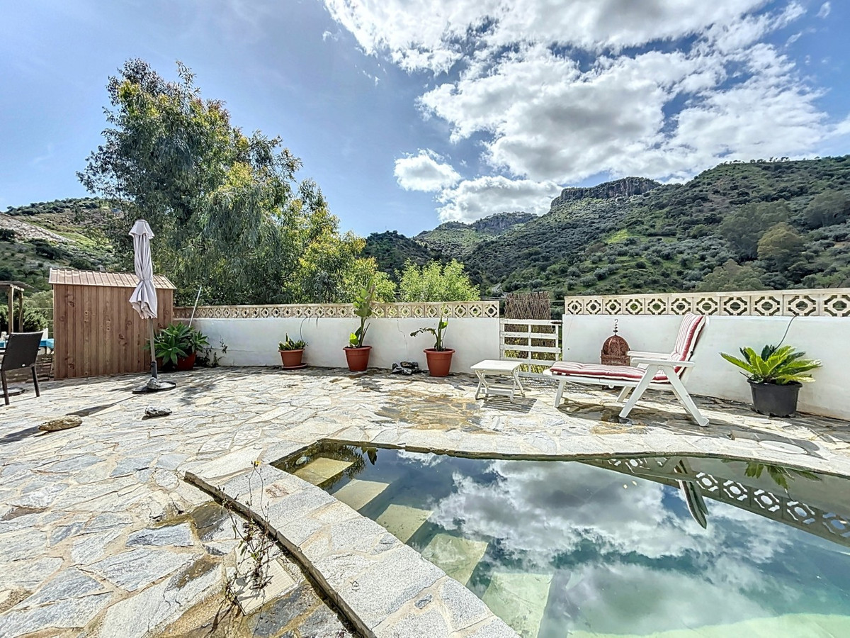 6 Bed Townhouse for sale in Comares Costa Del Sol East, Málaga, Spain