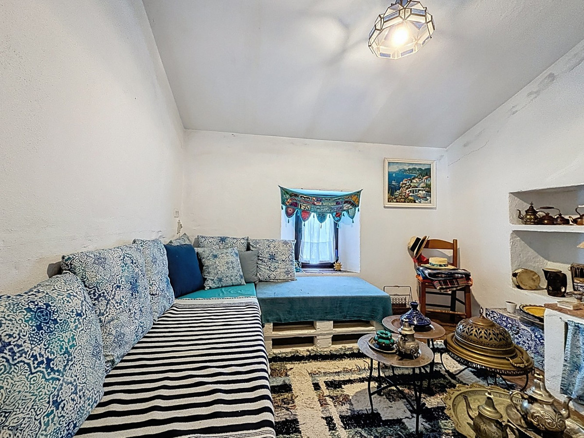 6 Bed Townhouse for sale in Comares Costa Del Sol East, Málaga, Spain