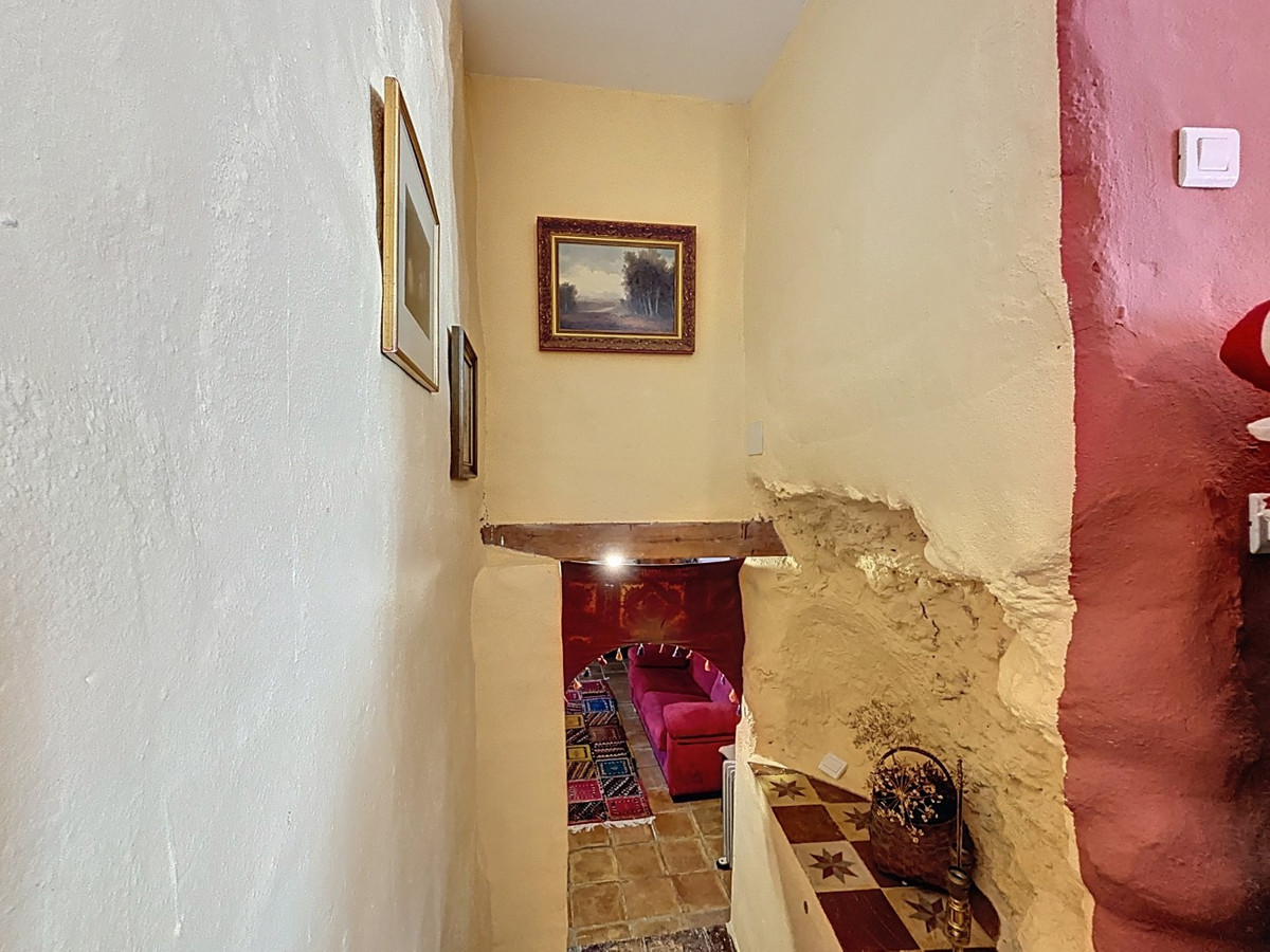 6 Bed Townhouse for sale in Comares Costa Del Sol East, Málaga, Spain