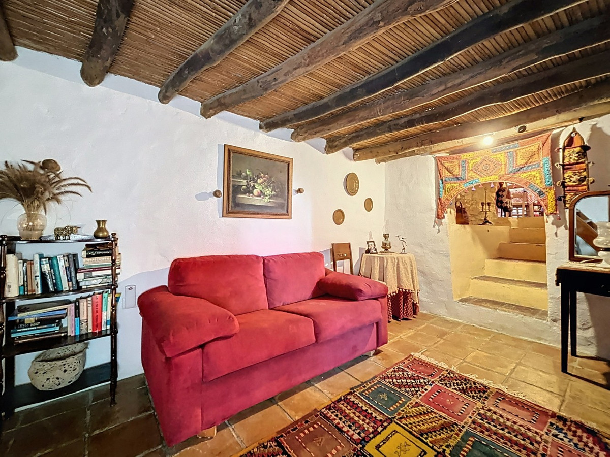6 Bed Townhouse for sale in Comares Costa Del Sol East, Málaga, Spain