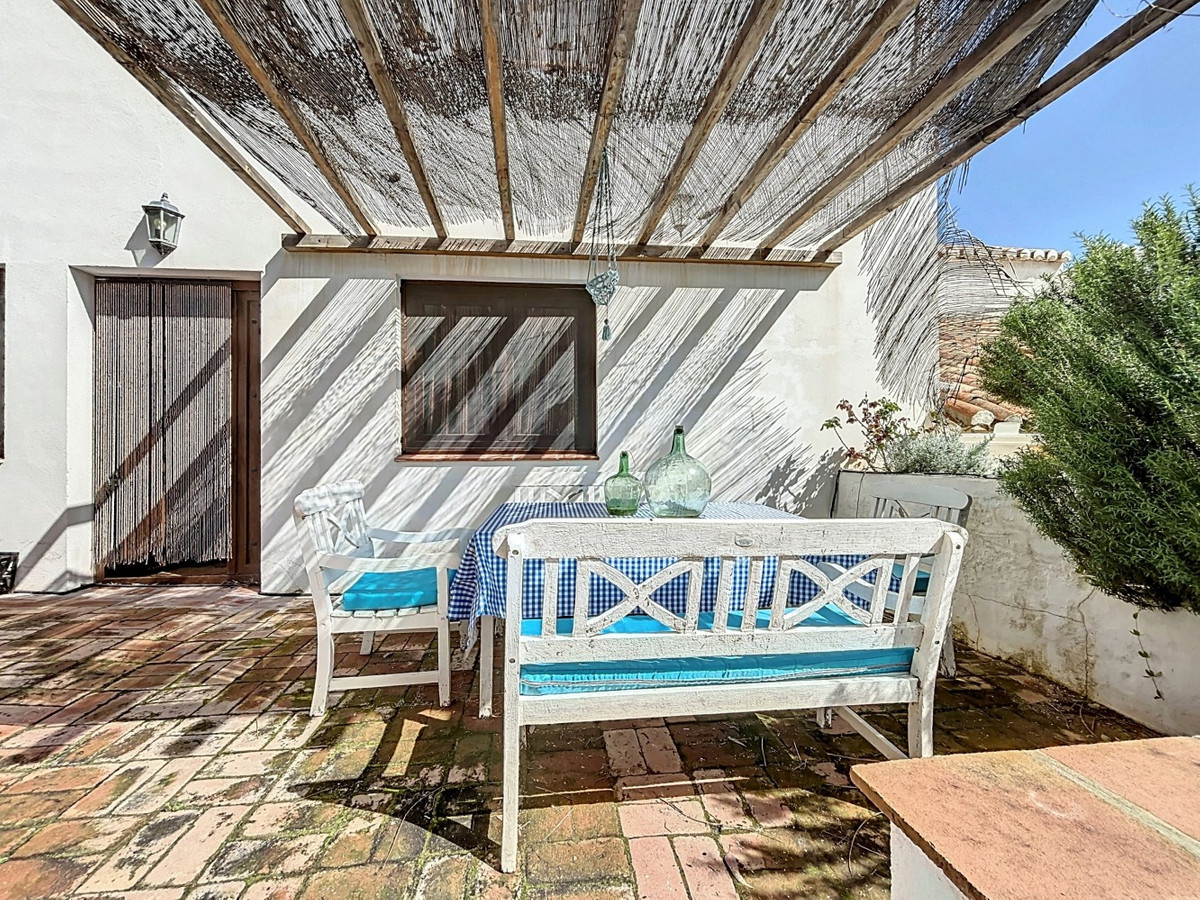 6 Bed Townhouse for sale in Comares Costa Del Sol East, Málaga, Spain