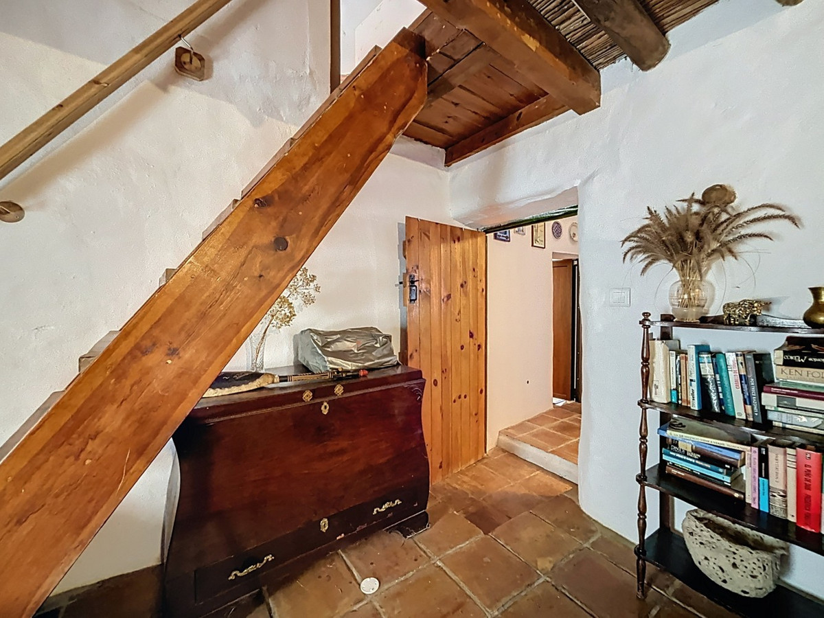 6 Bed Townhouse for sale in Comares Costa Del Sol East, Málaga, Spain