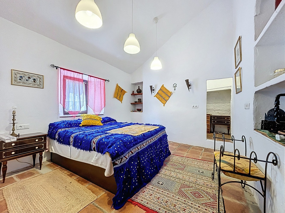 6 Bed Townhouse for sale in Comares Costa Del Sol East, Málaga, Spain