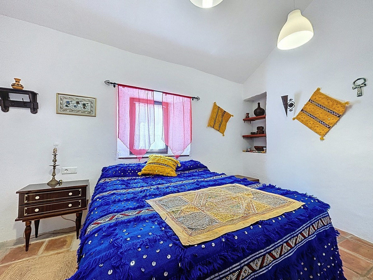 6 Bed Townhouse for sale in Comares Costa Del Sol East, Málaga, Spain