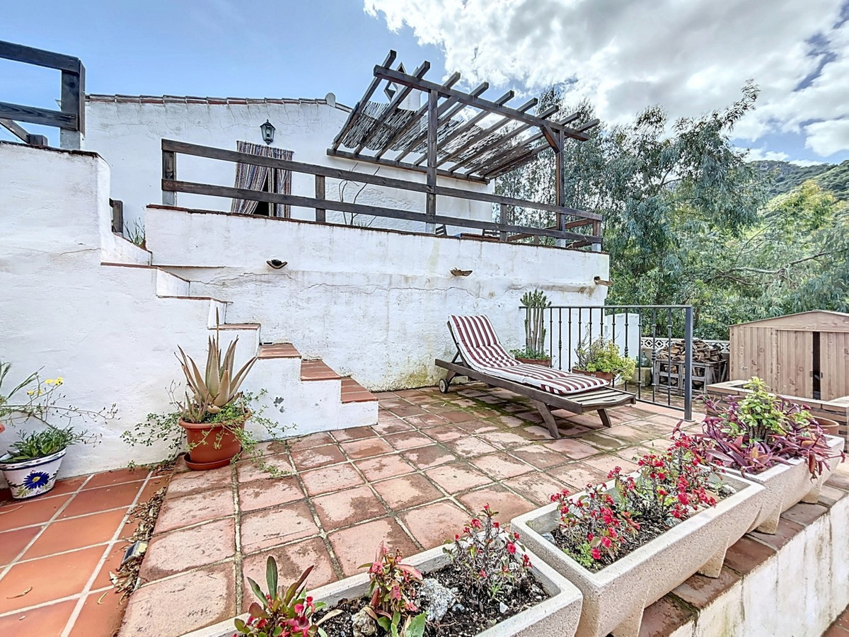 6 Bed Townhouse for sale in Comares Costa Del Sol East, Málaga, Spain