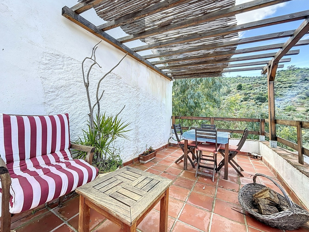 6 Bed Townhouse for sale in Comares Costa Del Sol East, Málaga, Spain