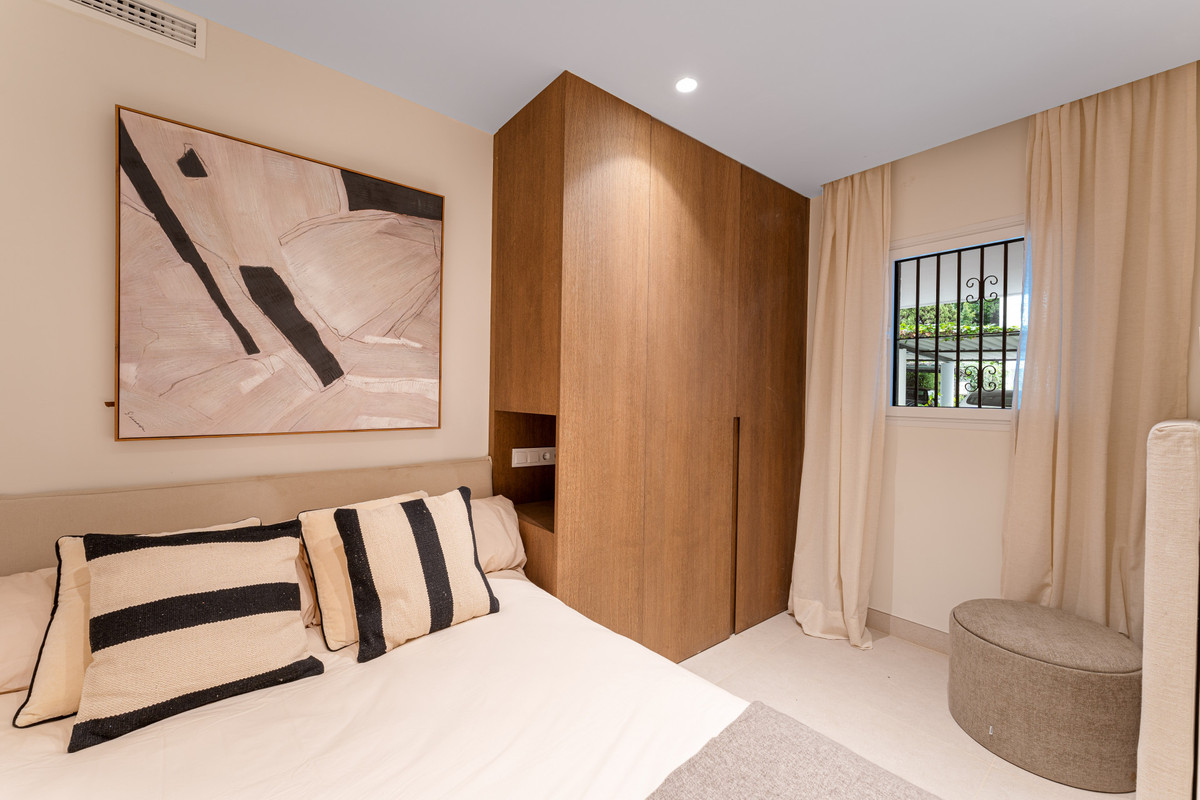 3 Bed Apartment for sale in Benahavís Costa Del Sol, Málaga, Spain