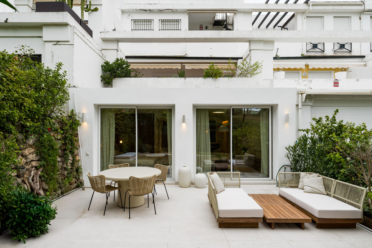 3 Bed Apartment for sale in Benahavís Costa Del Sol, Málaga, Spain