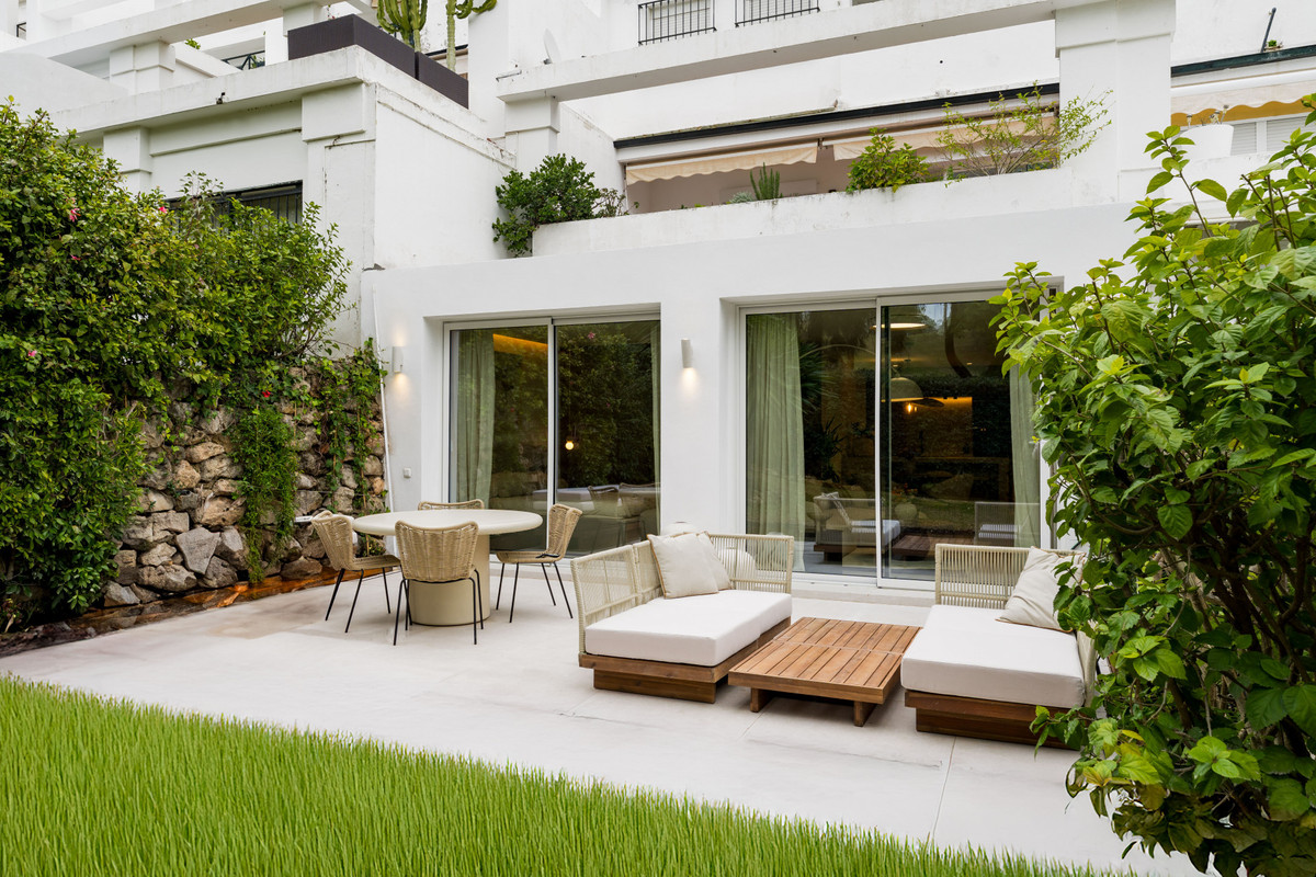 3 Bed Apartment for sale in Benahavís Costa Del Sol, Málaga, Spain