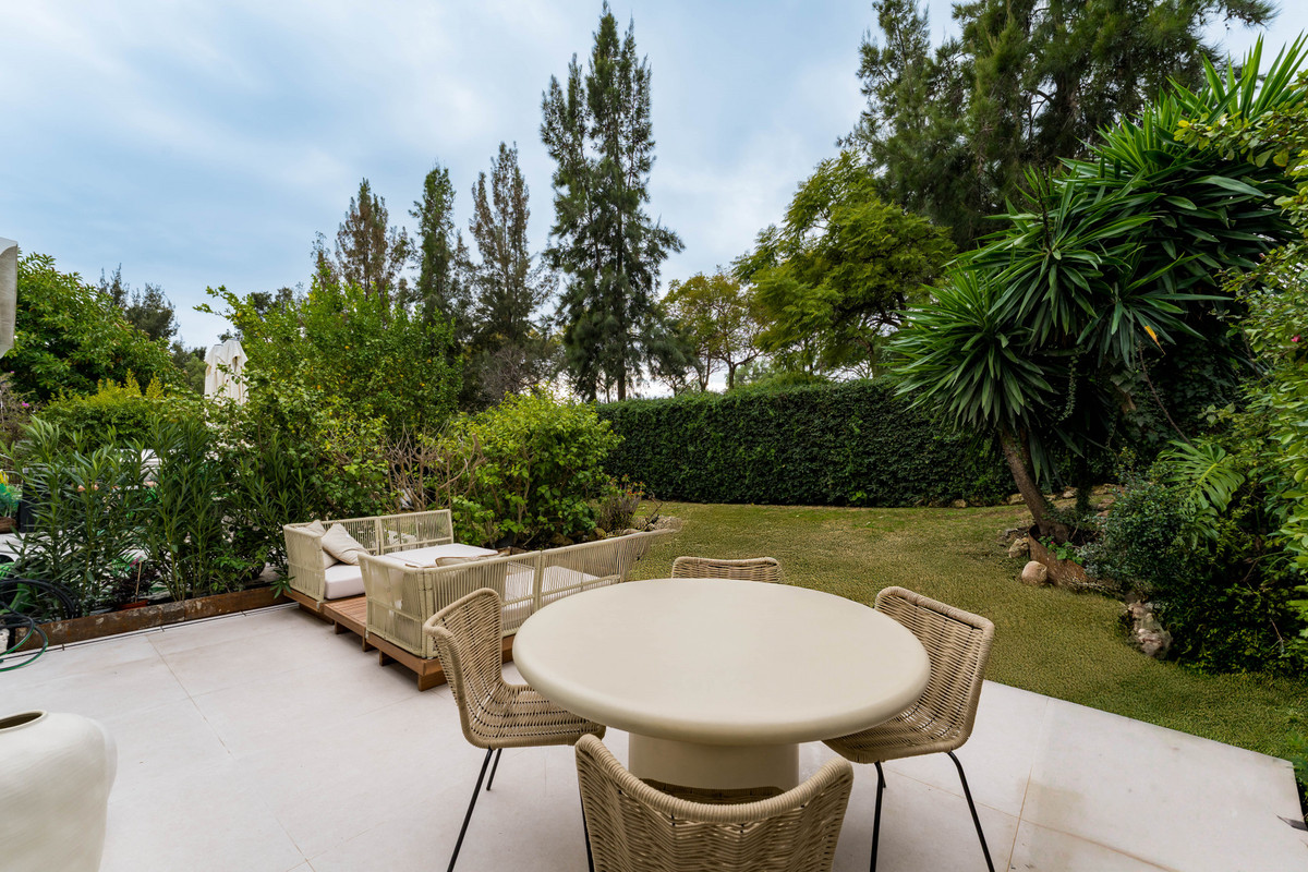 3 Bed Apartment for sale in Benahavís Costa Del Sol, Málaga, Spain