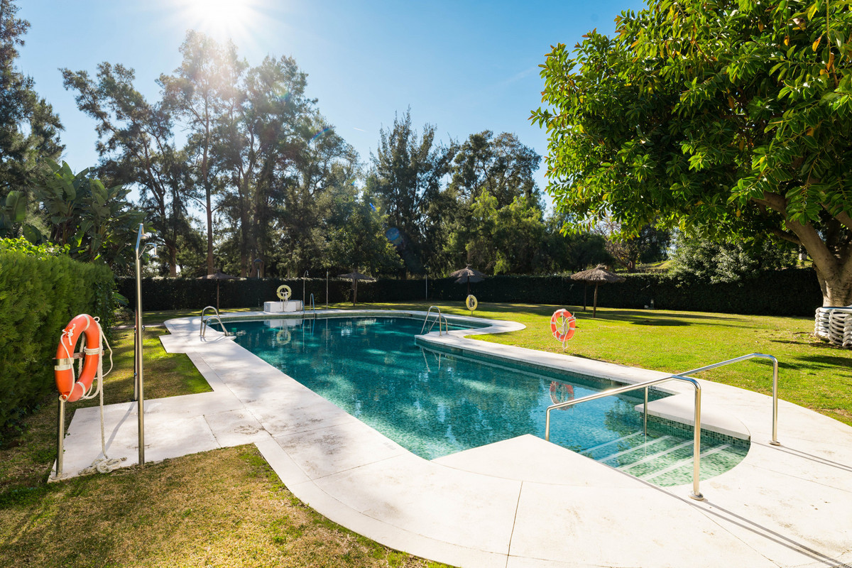3 Bed Apartment for sale in Benahavís Costa Del Sol, Málaga, Spain