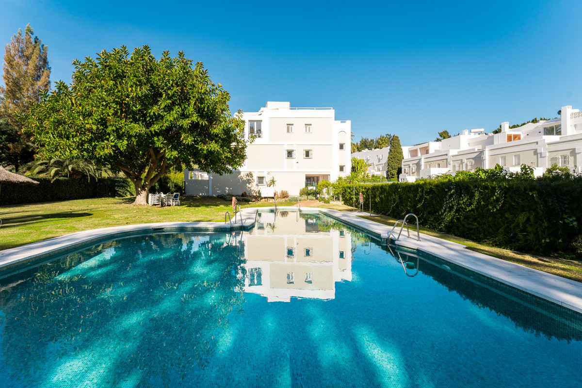 3 Bed Apartment for sale in Benahavís Costa Del Sol, Málaga, Spain