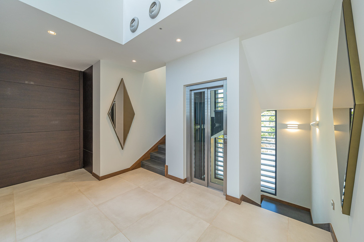 5 Bed Townhouse for sale in Los Arqueros Costa Del Sol, Málaga, Spain