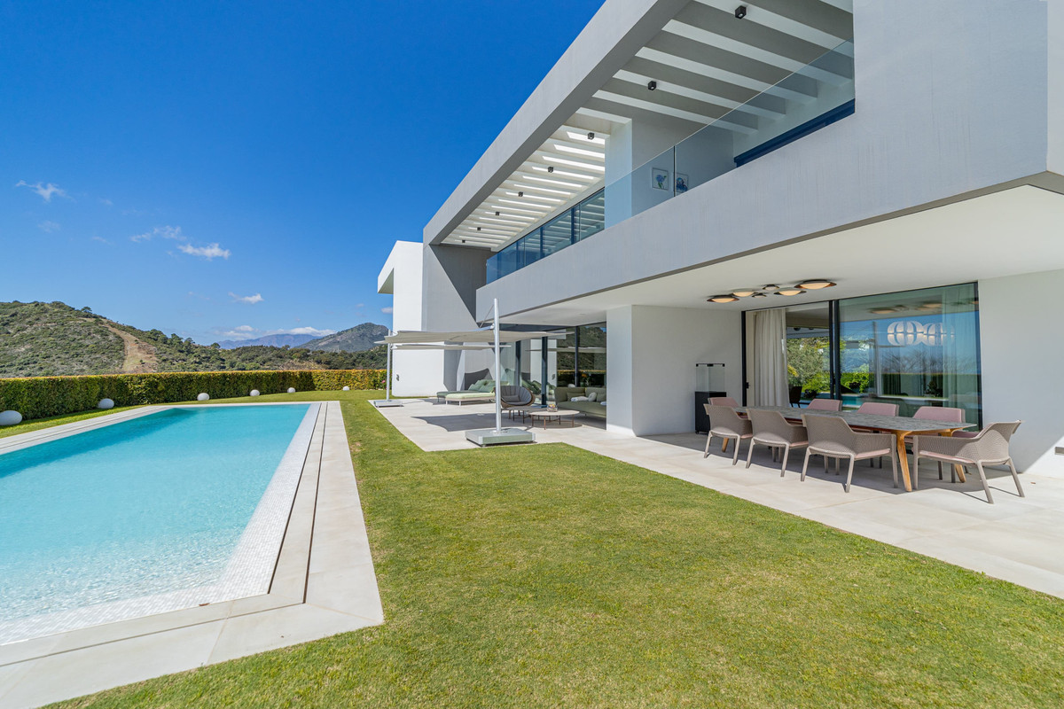 5 Bed Townhouse for sale in Los Arqueros Costa Del Sol, Málaga, Spain