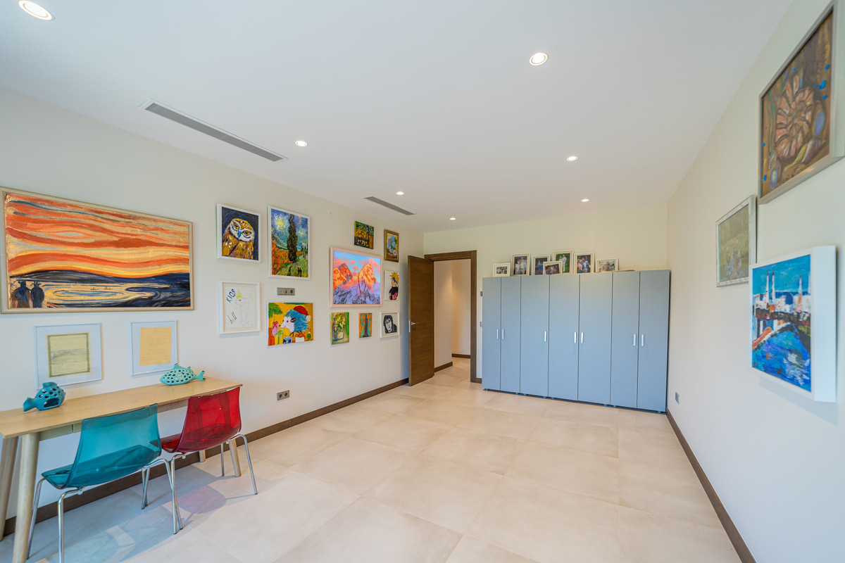5 Bed Townhouse for sale in Los Arqueros Costa Del Sol, Málaga, Spain