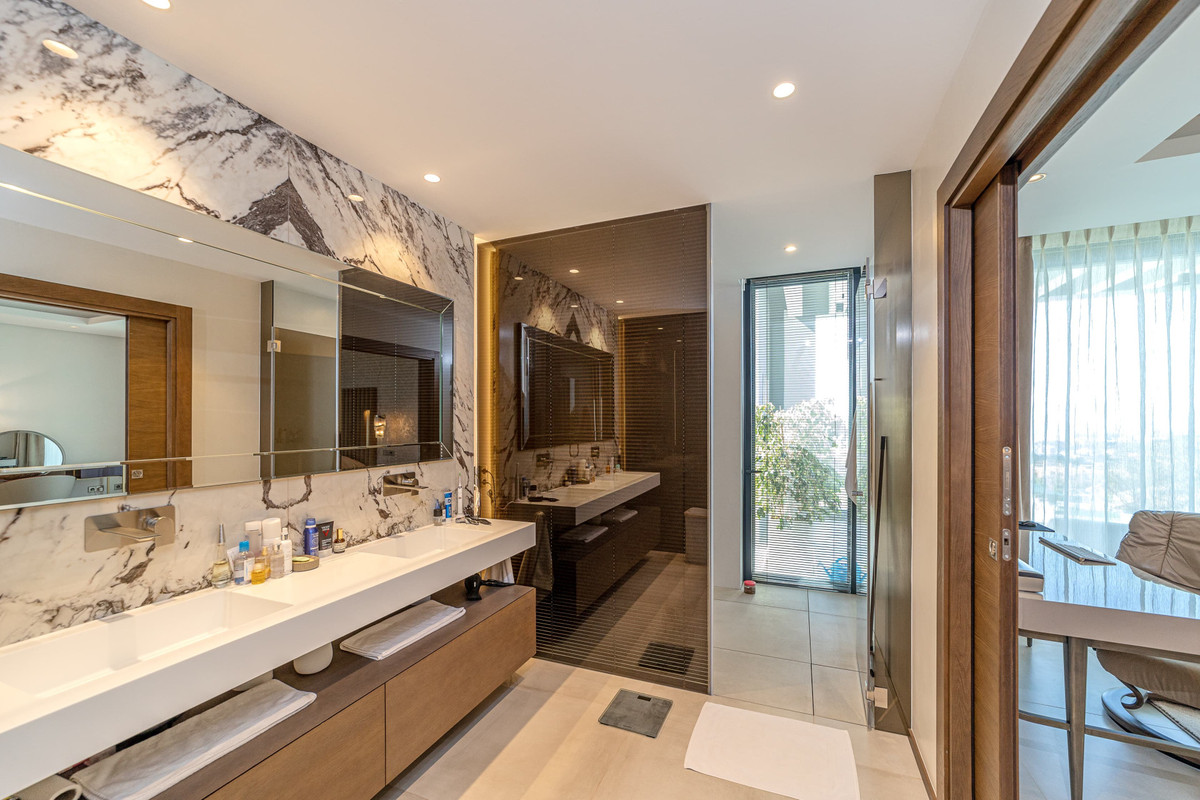5 Bed Townhouse for sale in Los Arqueros Costa Del Sol, Málaga, Spain
