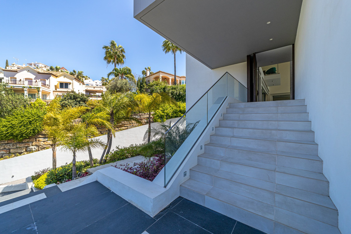 5 Bed Townhouse for sale in Los Arqueros Costa Del Sol, Málaga, Spain