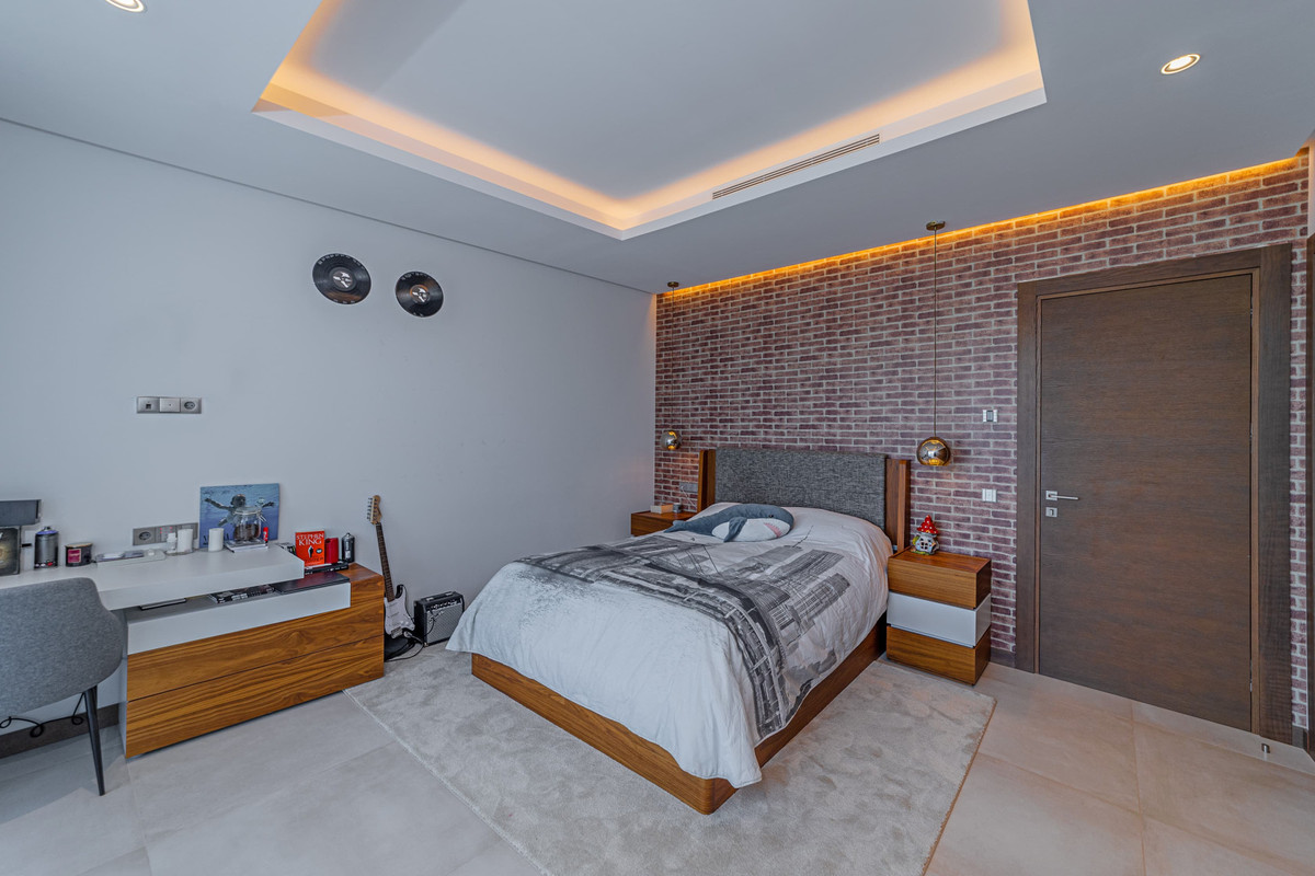 5 Bed Townhouse for sale in Los Arqueros Costa Del Sol, Málaga, Spain