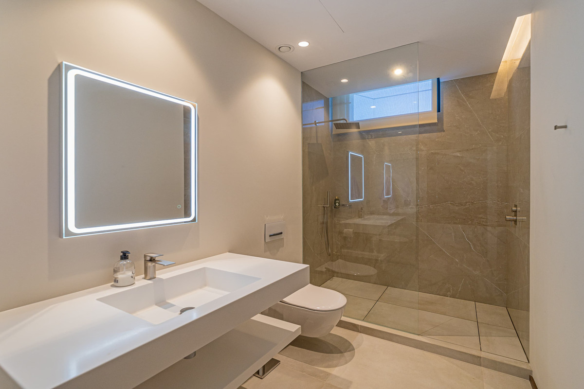 5 Bed Townhouse for sale in Los Arqueros Costa Del Sol, Málaga, Spain