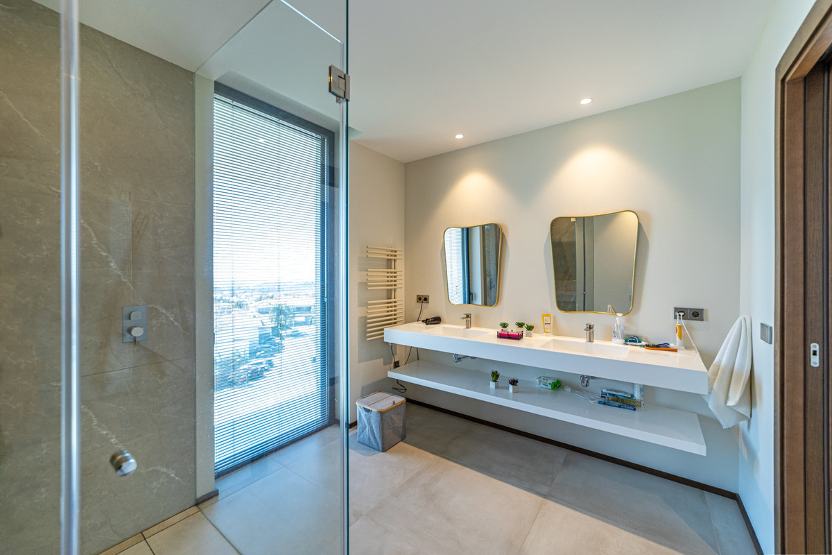 5 Bed Townhouse for sale in Los Arqueros Costa Del Sol, Málaga, Spain