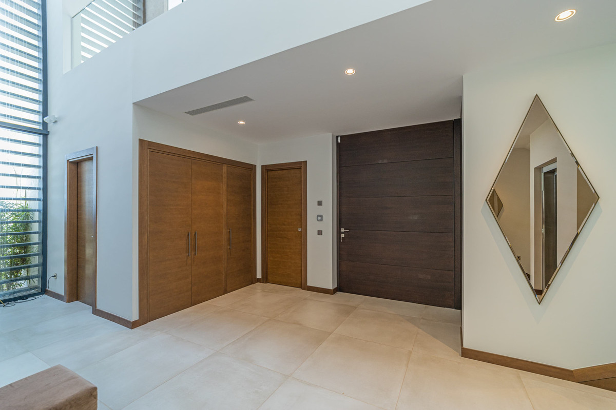 5 Bed Townhouse for sale in Los Arqueros Costa Del Sol, Málaga, Spain