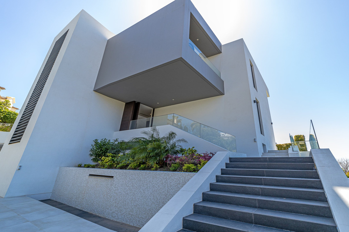 5 Bed Townhouse for sale in Los Arqueros Costa Del Sol, Málaga, Spain