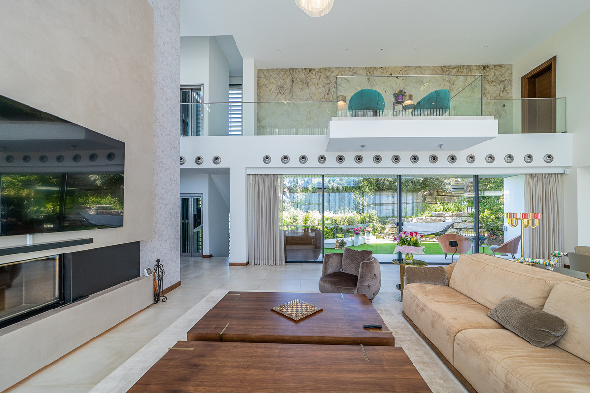 5 Bed Townhouse for sale in Los Arqueros Costa Del Sol, Málaga, Spain