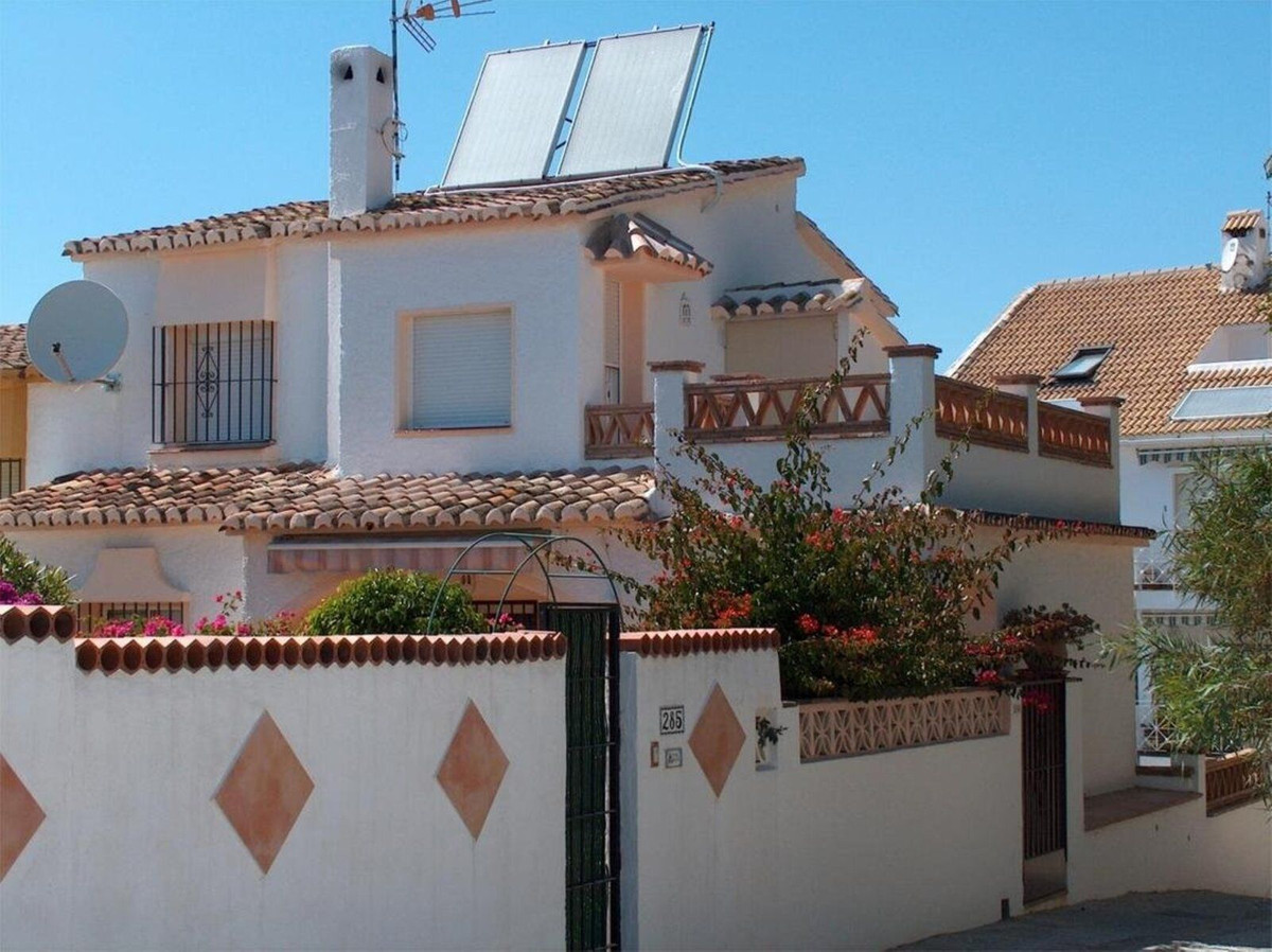 4 Bed Townhouse for sale in Calahonda Costa Del Sol, Málaga, Spain