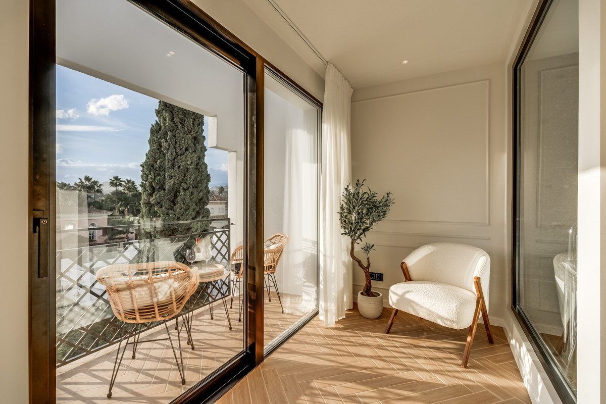 4 Bed Townhouse for sale in Nueva Andalucía Costa Del Sol, Málaga, Spain