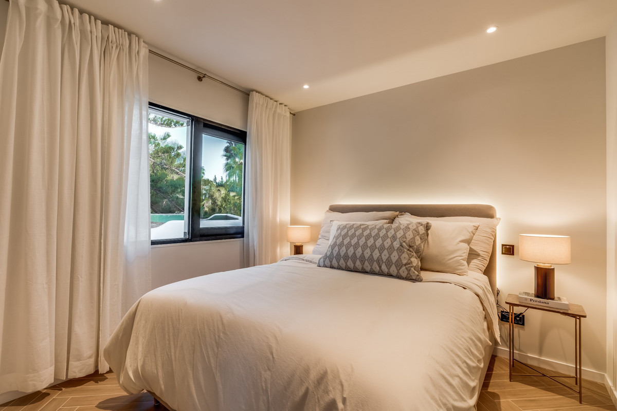 4 Bed Townhouse for sale in Nueva Andalucía Costa Del Sol, Málaga, Spain