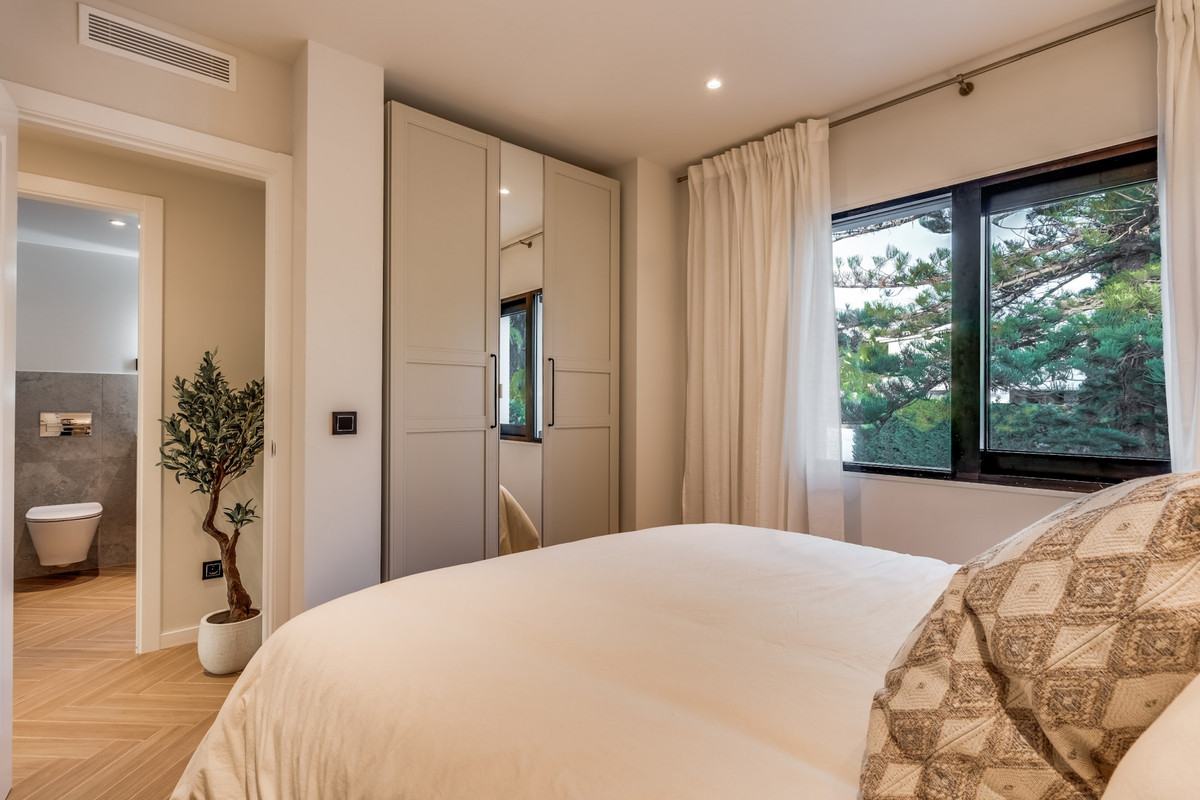 4 Bed Townhouse for sale in Nueva Andalucía Costa Del Sol, Málaga, Spain