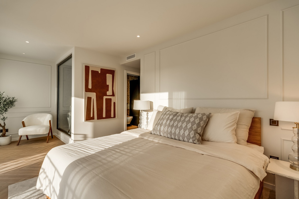 4 Bed Townhouse for sale in Nueva Andalucía Costa Del Sol, Málaga, Spain