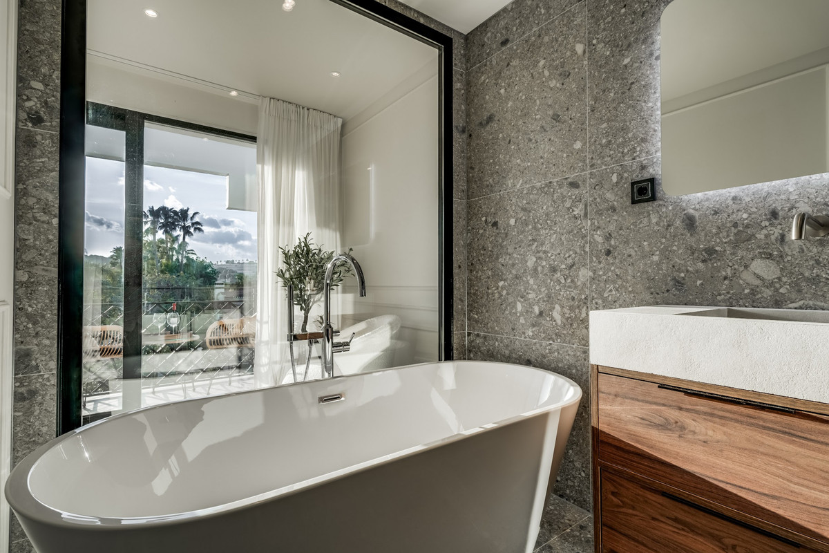 4 Bed Townhouse for sale in Nueva Andalucía Costa Del Sol, Málaga, Spain