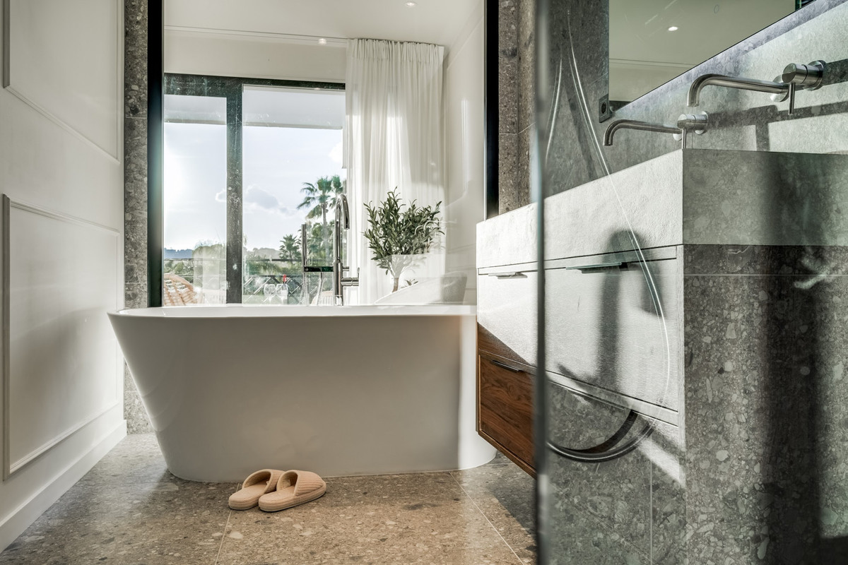 4 Bed Townhouse for sale in Nueva Andalucía Costa Del Sol, Málaga, Spain