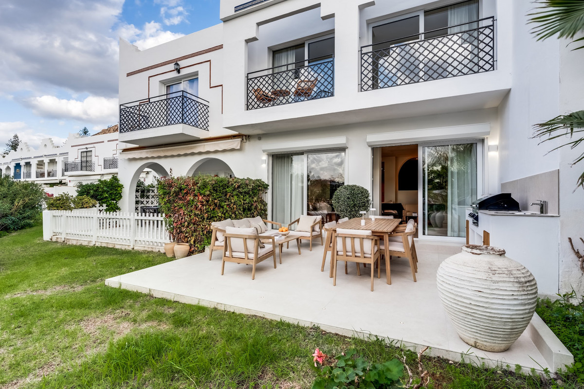 4 Bed Townhouse for sale in Nueva Andalucía Costa Del Sol, Málaga, Spain