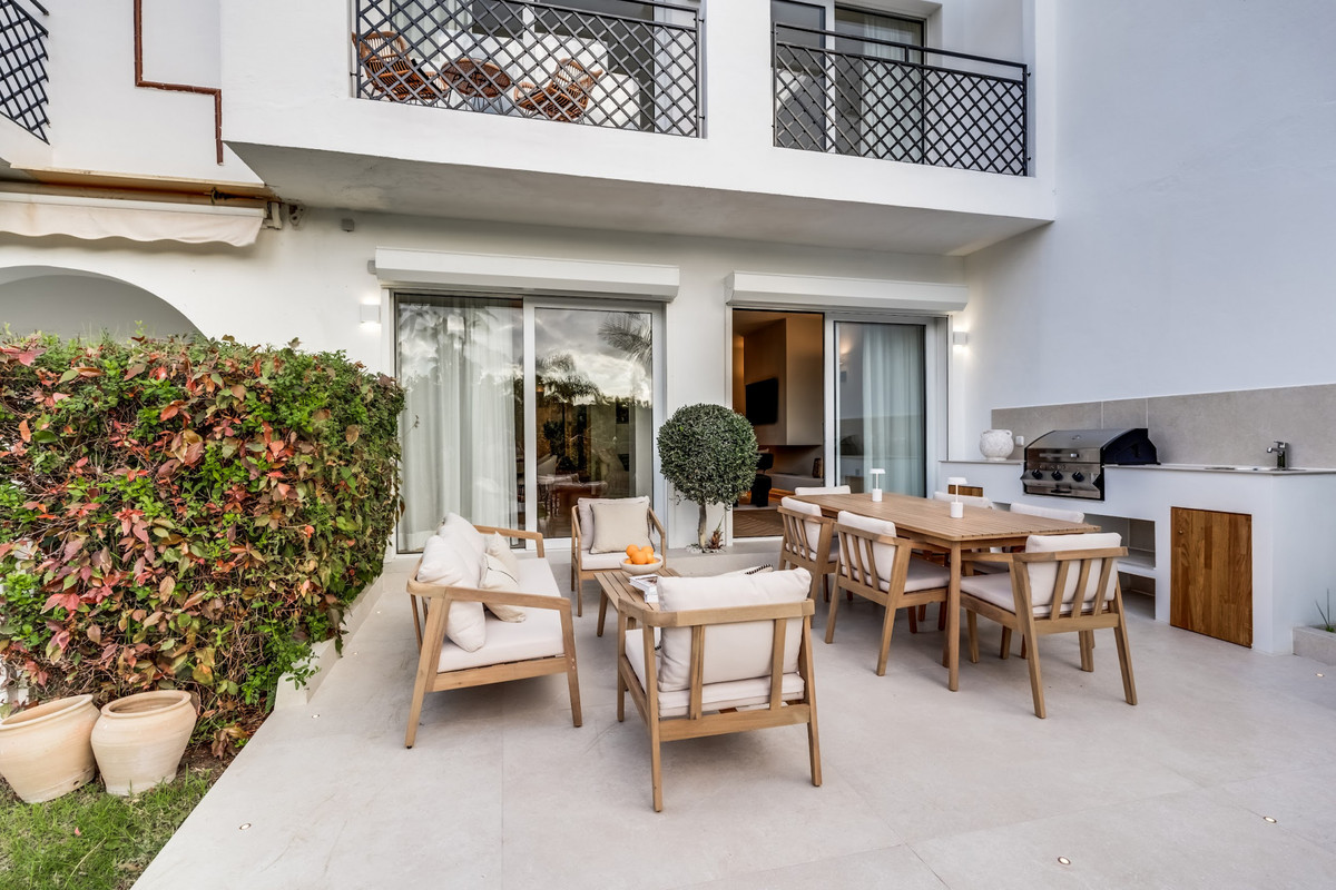 4 Bed Townhouse for sale in Nueva Andalucía Costa Del Sol, Málaga, Spain