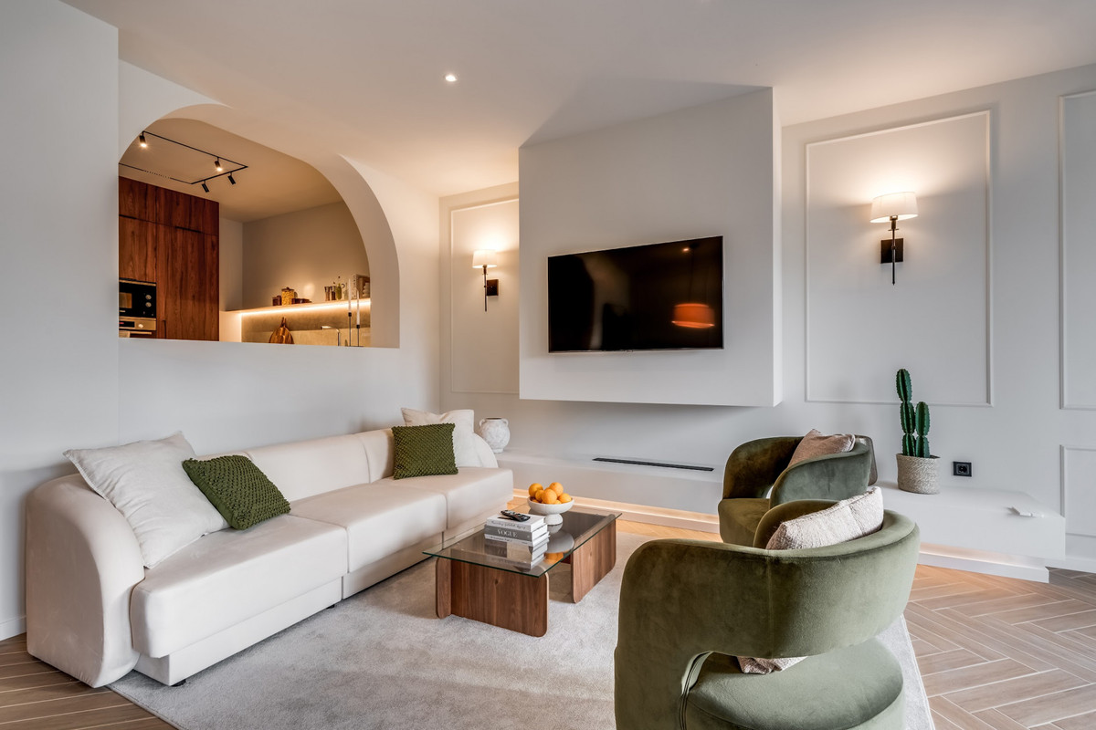 4 Bed Townhouse for sale in Nueva Andalucía Costa Del Sol, Málaga, Spain