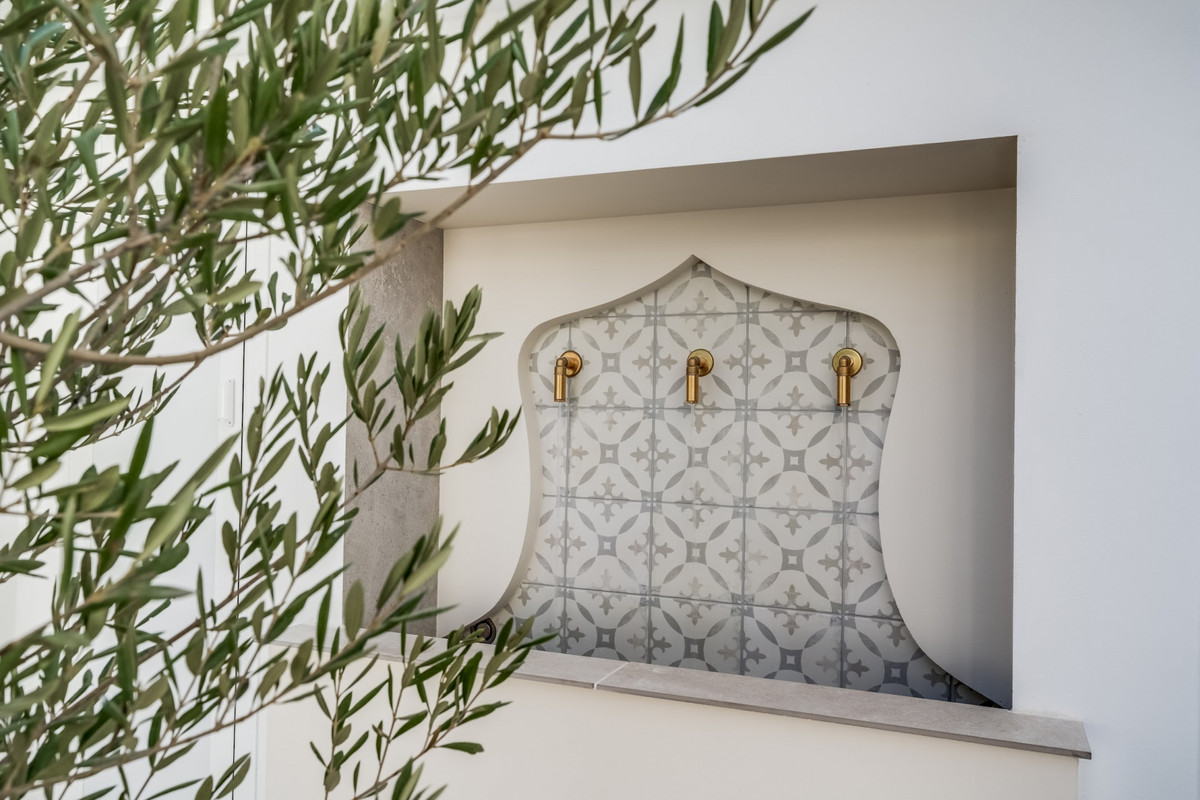 4 Bed Townhouse for sale in Nueva Andalucía Costa Del Sol, Málaga, Spain
