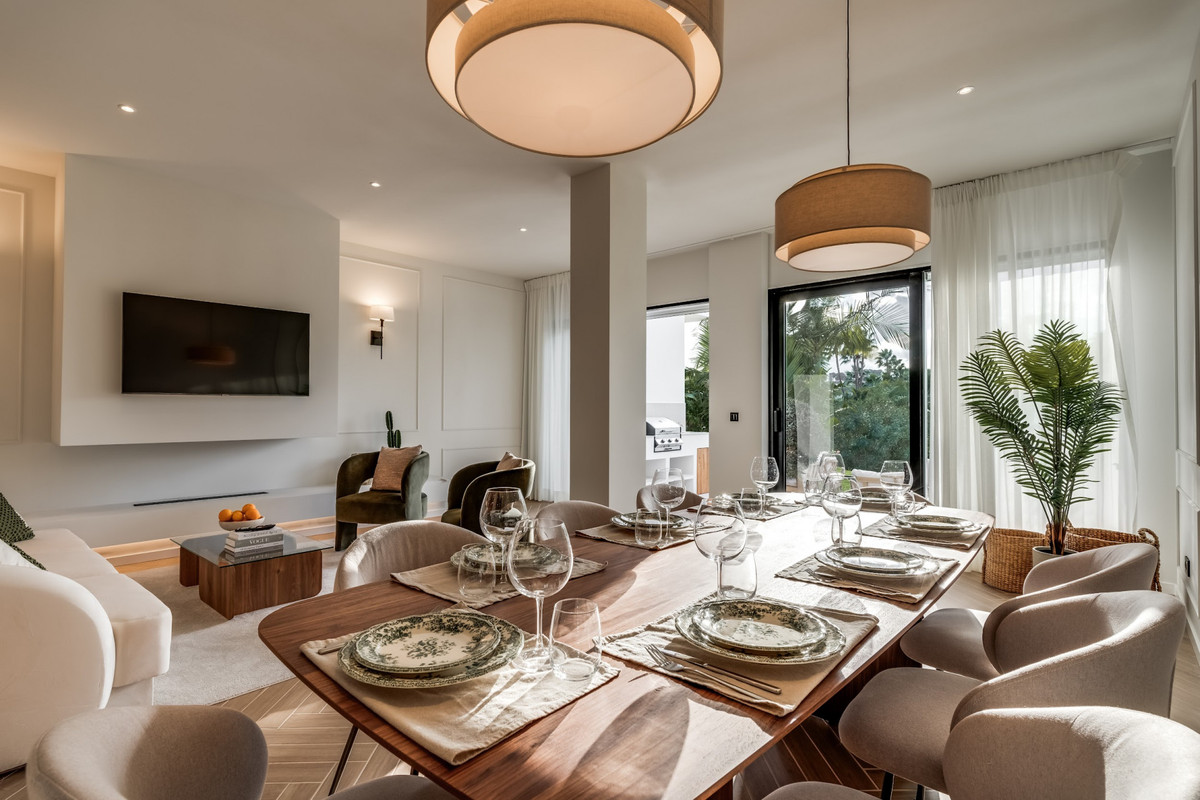 4 Bed Townhouse for sale in Nueva Andalucía Costa Del Sol, Málaga, Spain